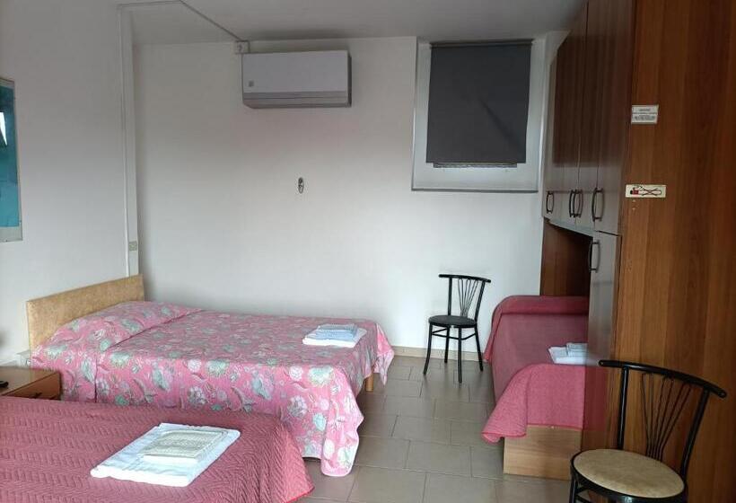 Номер Стандарт Трехместный, Albergo Roma