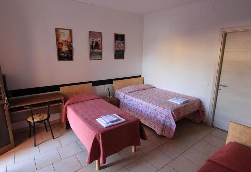 スタンダードトリプルルーム, Albergo Roma