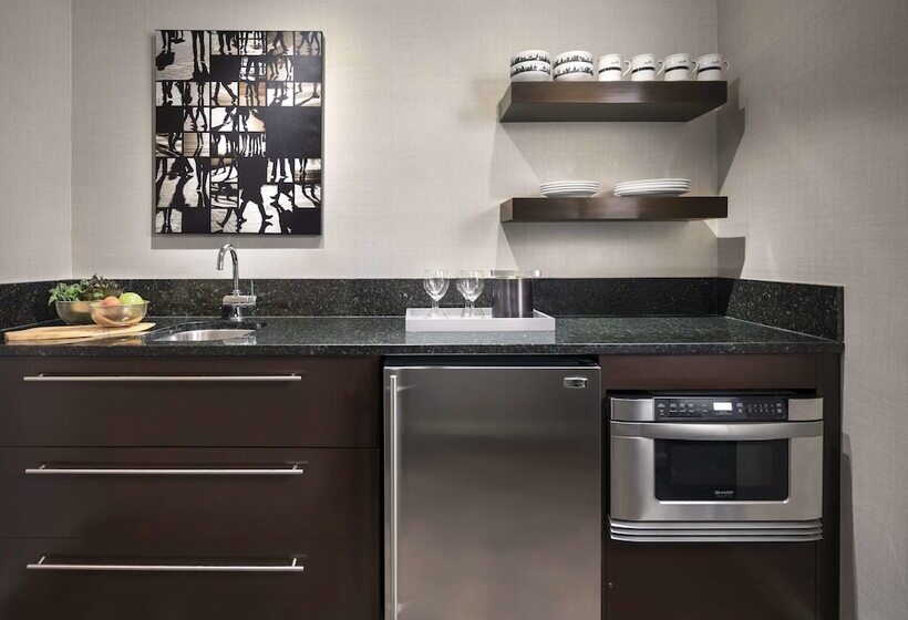 استودیوی لوکس, The Shelburne Sonesta New York