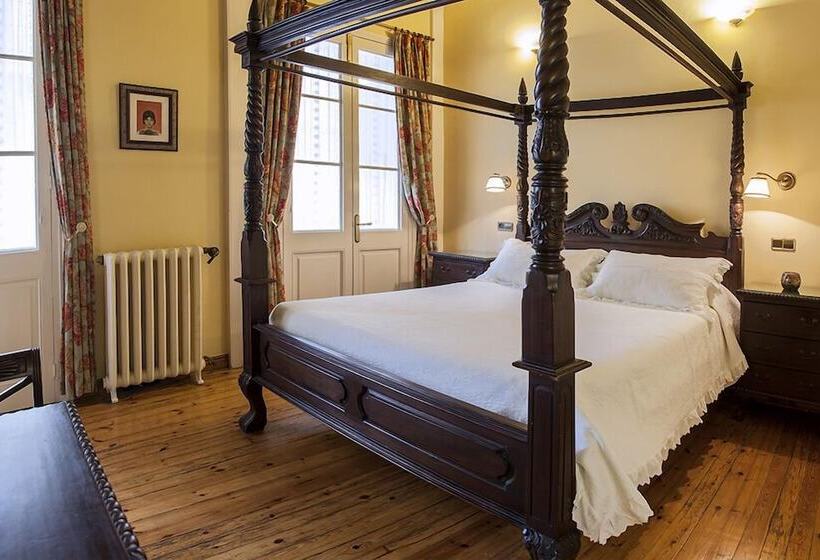 Quarto Superior, Villa De Luarca