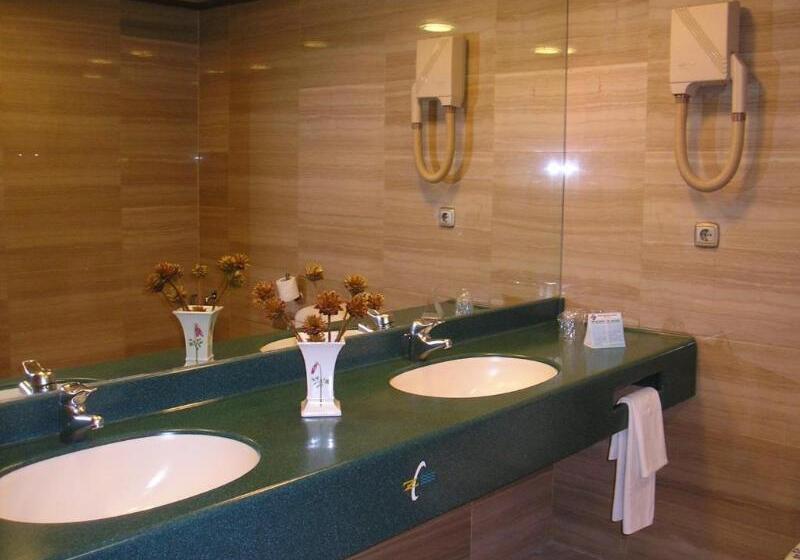 Люкс, Zentral Center  Adults Only