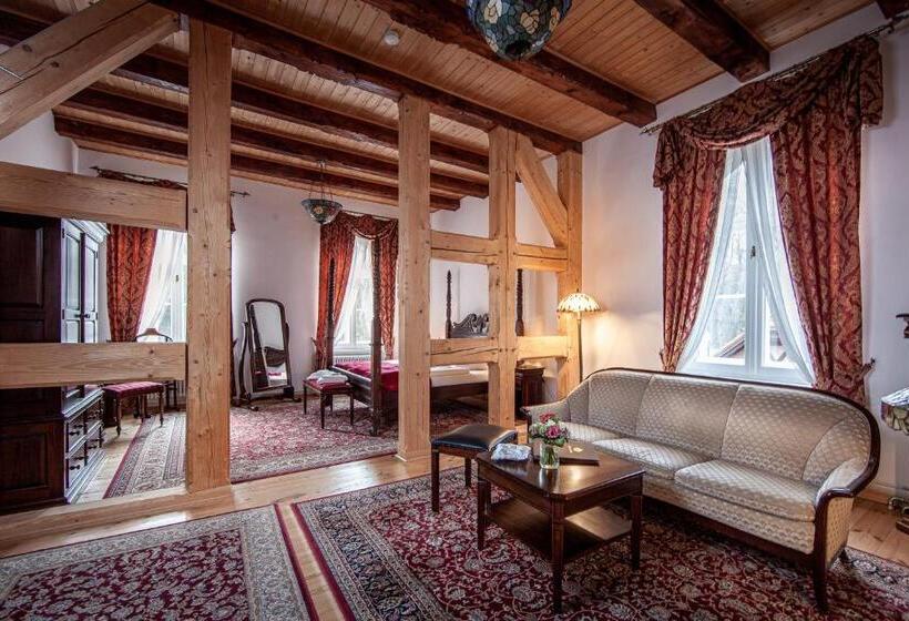 סוויטה, Jagdschloss Waldsee