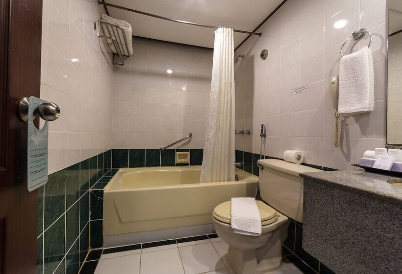 Номер Deluxe, Berjaya Makati