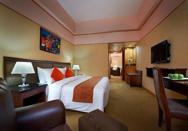 Студия Deluxe, Berjaya Makati