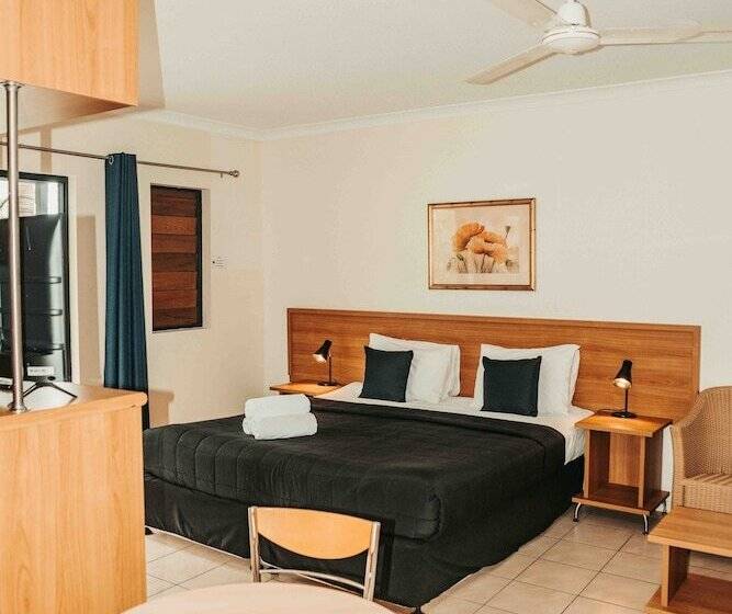 스탠다드 스튜디오, Cairns Queens Court