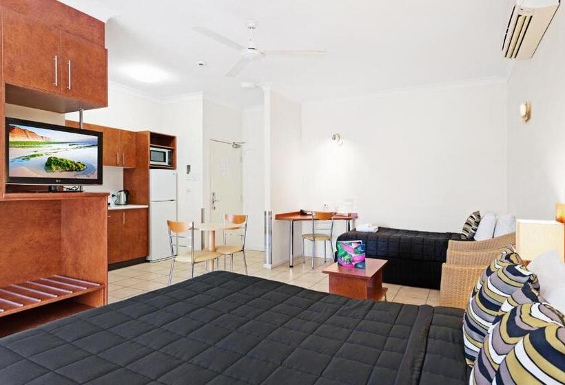 스탠다드 스튜디오, Cairns Queens Court