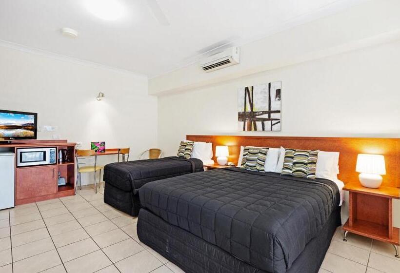 استودیوی استاندارد, Cairns Queens Court
