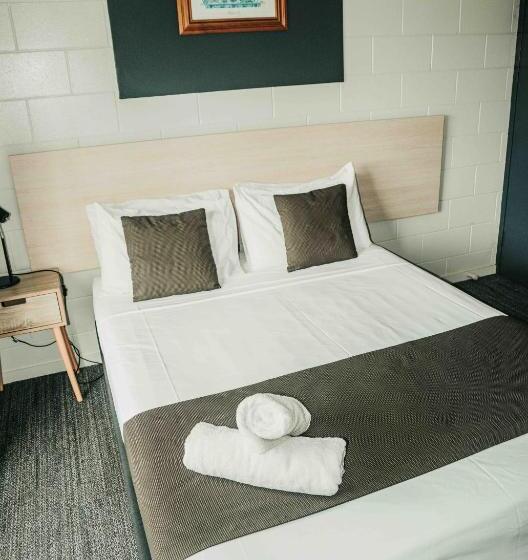اتاق اکونومی با حمام مشترک, Cairns Queens Court