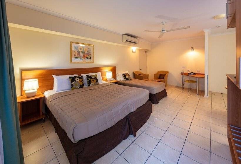스탠다드 스튜디오, Cairns Queens Court