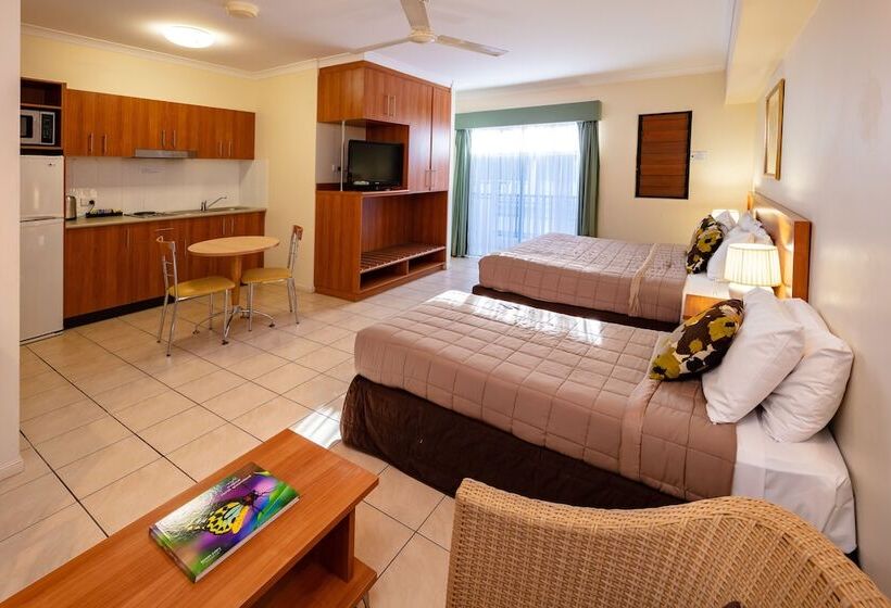 استودیوی استاندارد, Cairns Queens Court