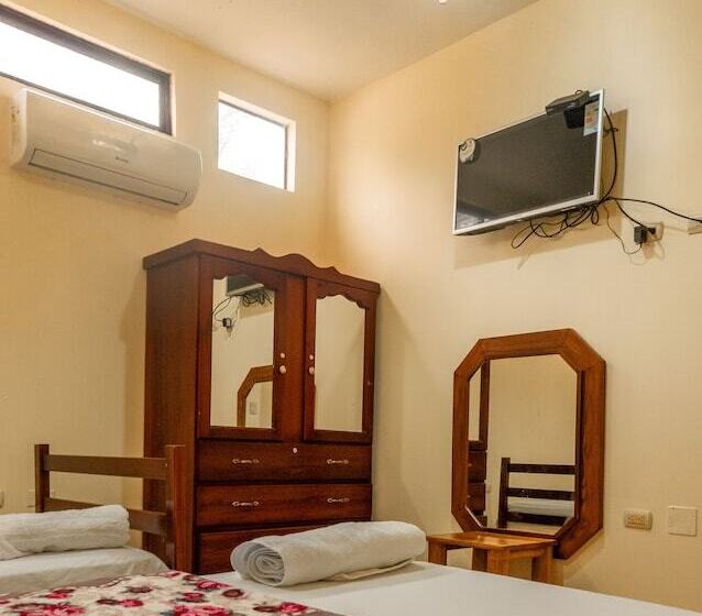 스탠다드 트리플 룸, Hostal Poseidon