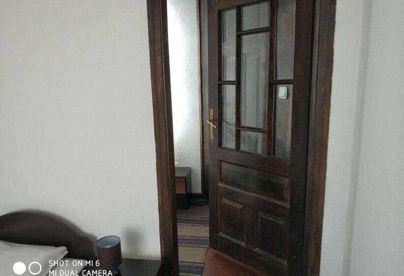 패밀리 룸 가든 전망, Papanovata House