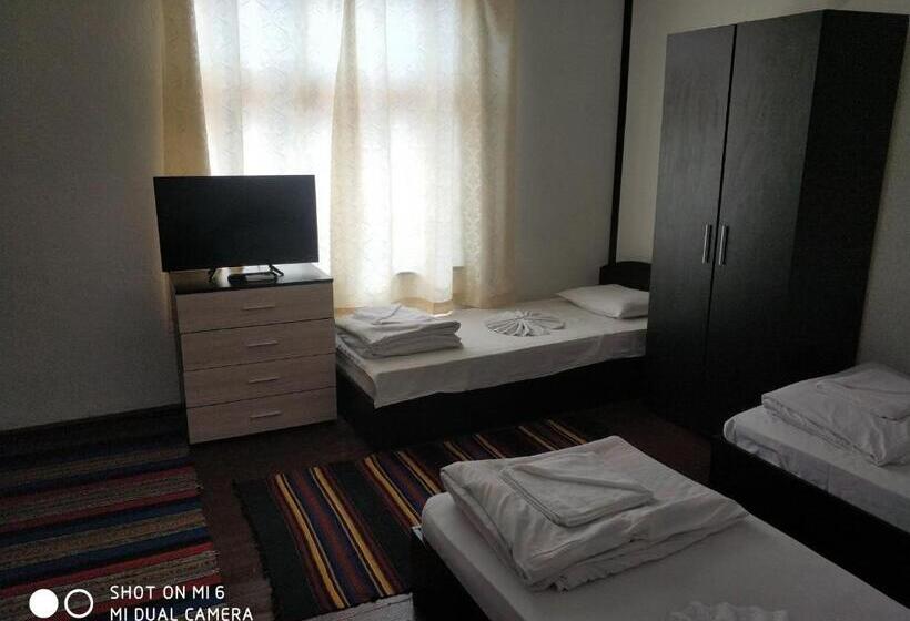 Семейный Номер Вид на Сад, Papanovata House