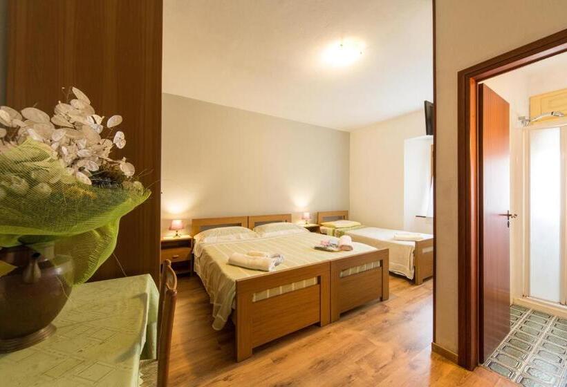 Четырехместный Номер Стандарт, Albergo Ristorante Poli