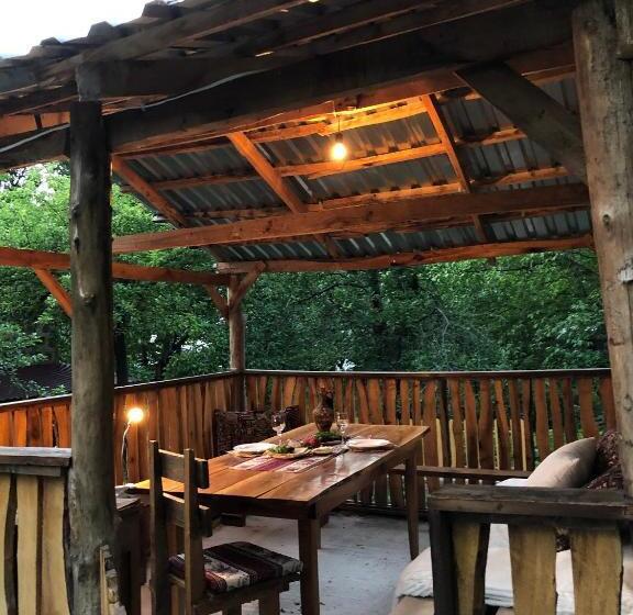 Номер Стандарт Вид на Горы, Bjnihouse, Guest House