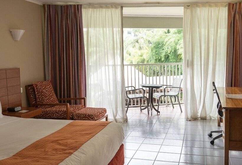 Номер Premium Вид на Бассейн, Holiday Inn Port Moresby By Ihg