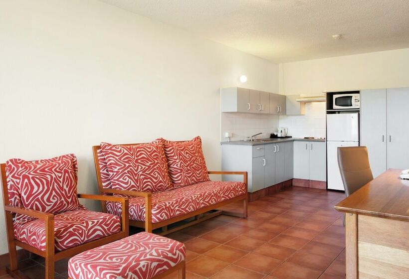 Люкс Вид на Бассейн, Holiday Inn Port Moresby By Ihg