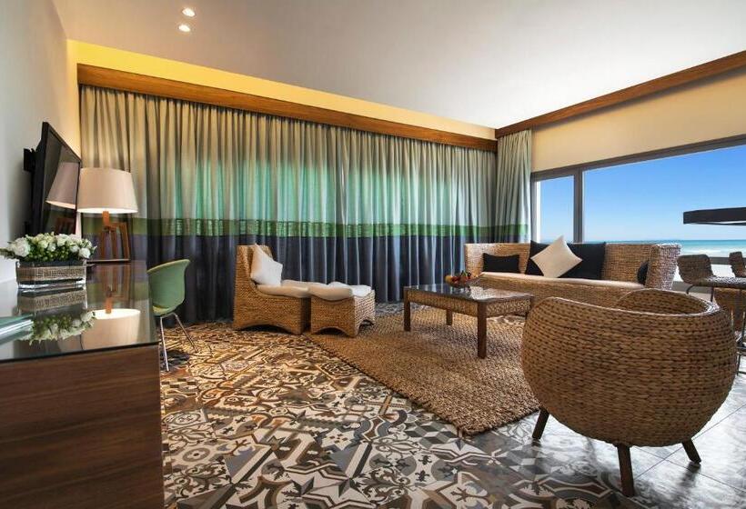 سوئیت با چشم‌انداز, The Palms Beach Hotel And Spa