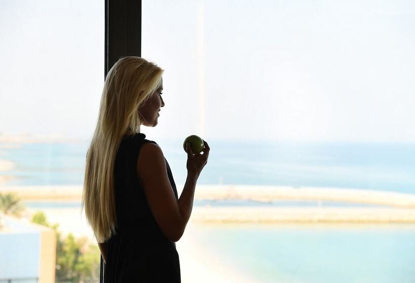 اتاق سوپریور با چشم‌انداز استخر, The Palms Beach Hotel And Spa