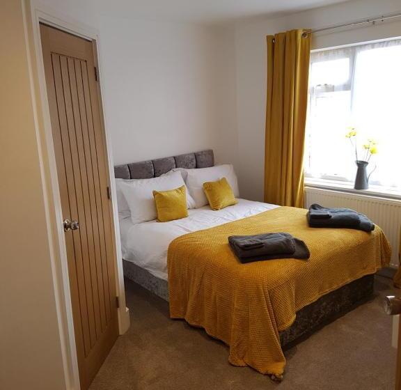 Quarto Deluxe, Rosie Flanagan's