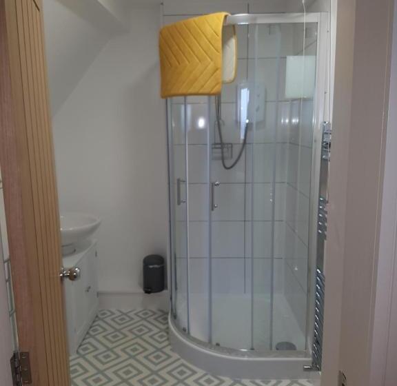 Quarto Deluxe, Rosie Flanagan's