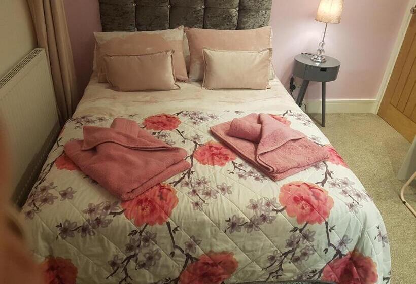 Quarto Estandar, Rosie Flanagan's