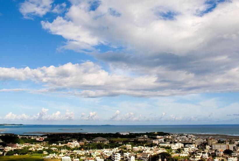 Номер Deluxe, Okinawa Grand Mer Resort