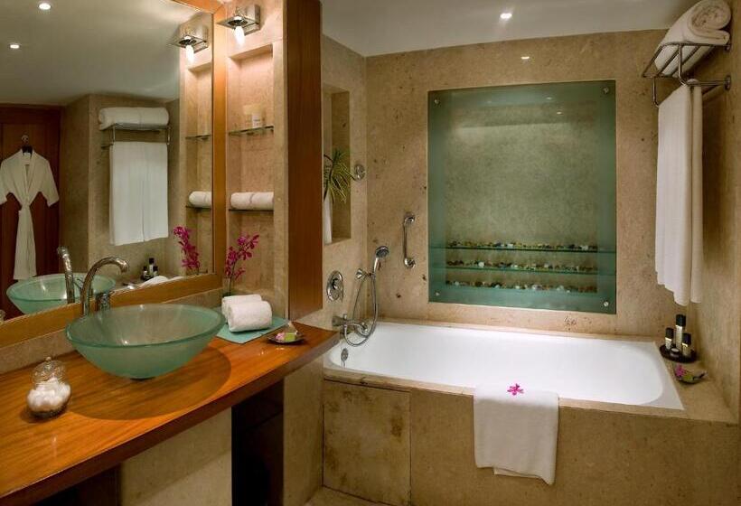 Номер Клуб Кровать Кинг, The Lalit Mumbai