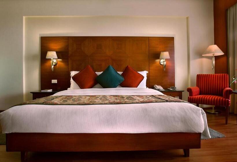 Люкс Кровать Кинг, The Lalit Mumbai