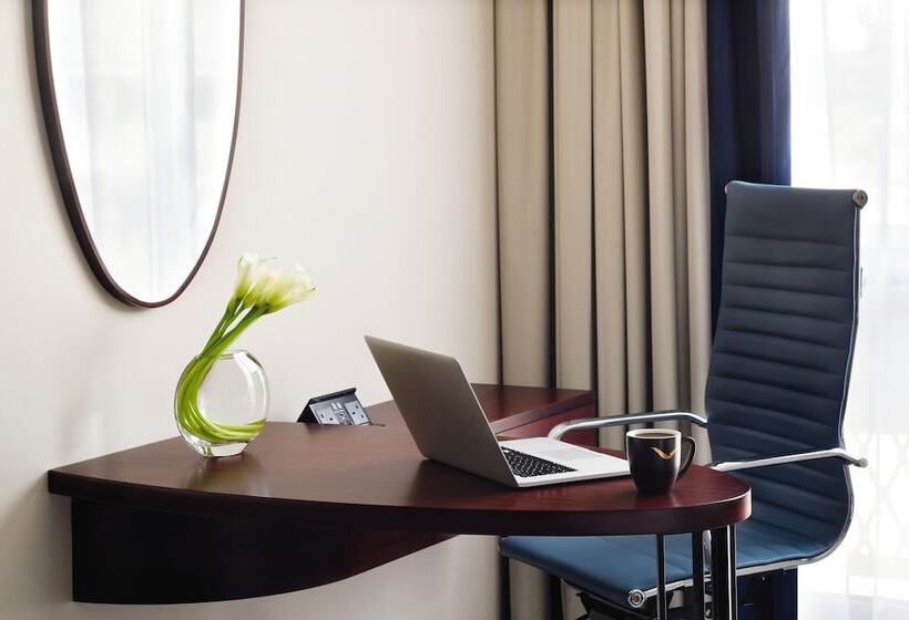 Семейный Номер, Mövenpick Hotel & Apartments Bur Dubai
