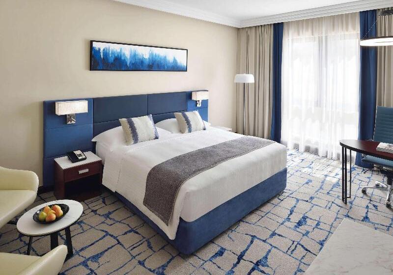 Номер Superior Кровать Кинг, Mövenpick Hotel & Apartments Bur Dubai
