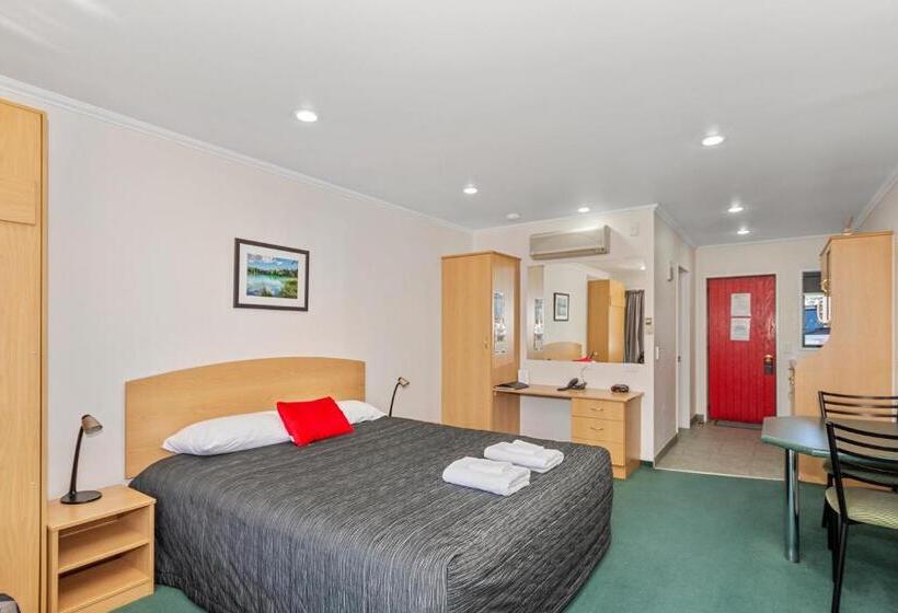 Студия Стандарт, The Lakes Motel