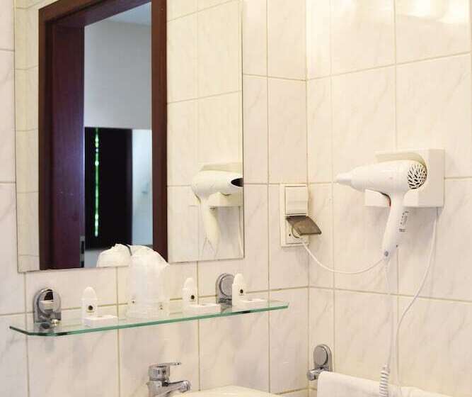 اتاق استاندارد سه نفره, Parkhotel Economic