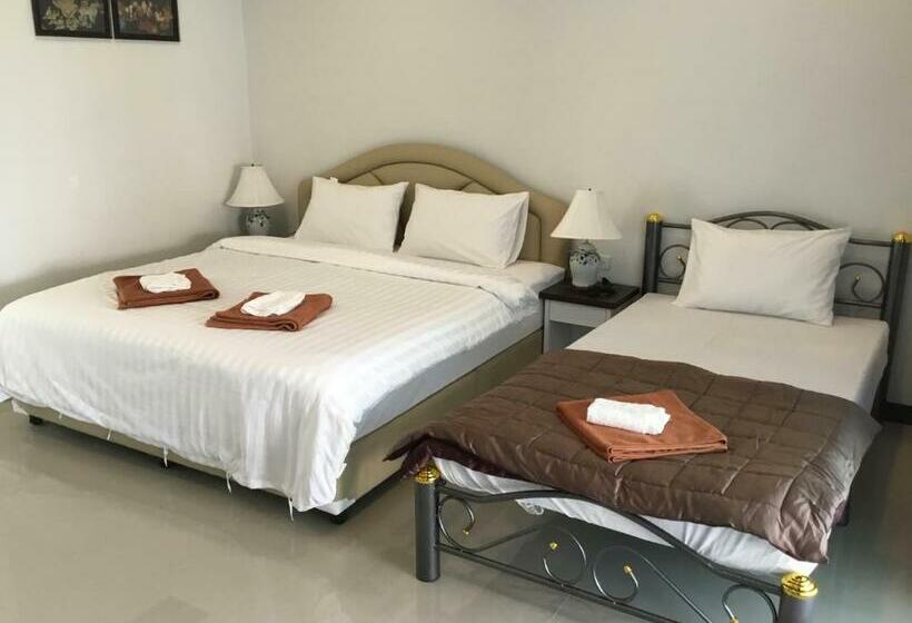 חדר סטנדרט לשלושה עם מרפסת, Tan Residence