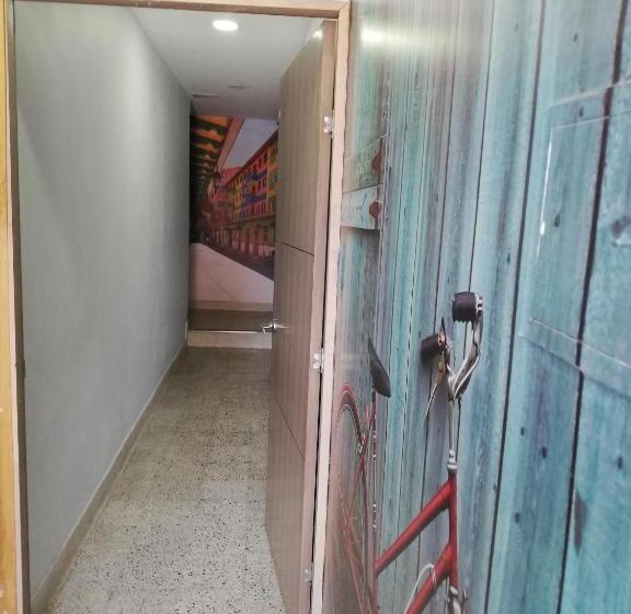 Escritório Estándar, Aparta Estudio 7051