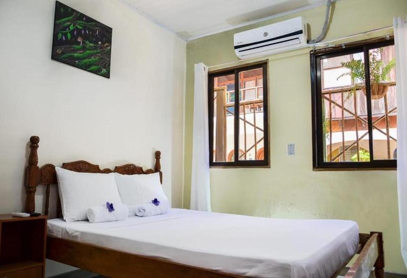 带共用浴室的标准房间, Cabinas Coco Alegre