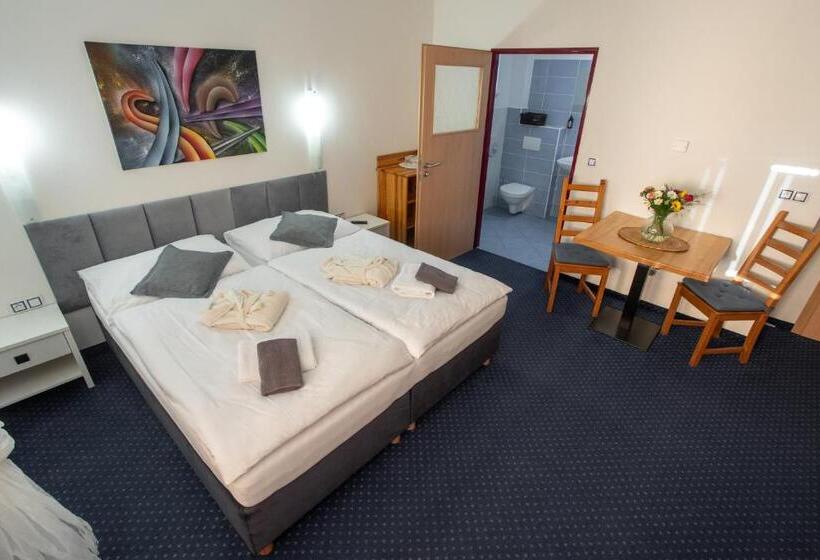 Pokój Deluxe Trzyosobowy, Wellness & Restaurant U Fandy