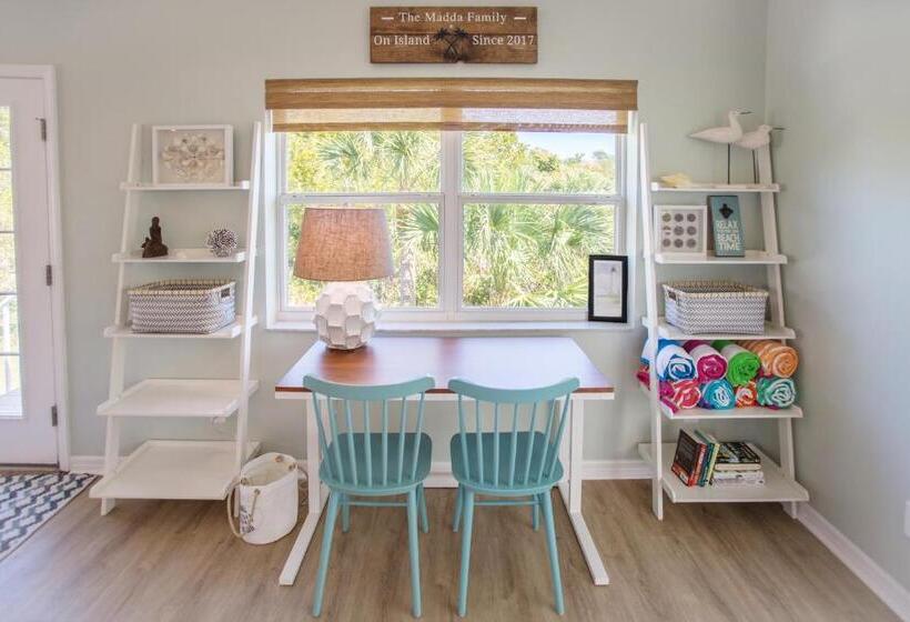 בית, חדר שינה 1, Stunning Newly Designed And Renovated Home Seconds To The Gulf Of Mexico