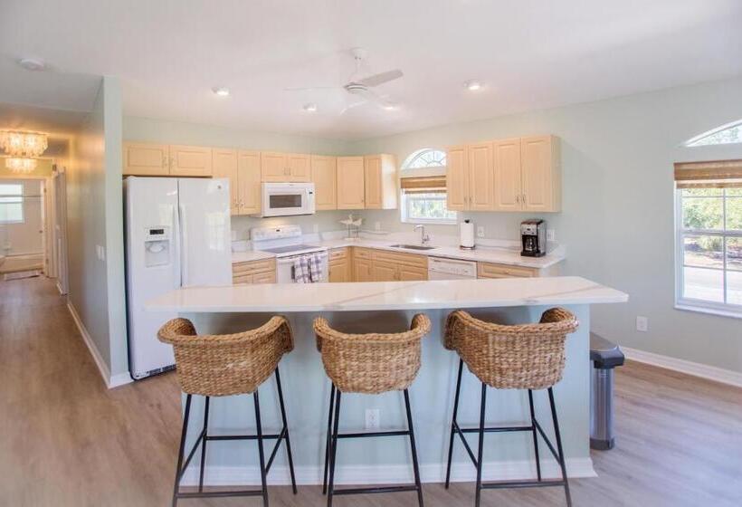 בית, חדר שינה 1, Stunning Newly Designed And Renovated Home Seconds To The Gulf Of Mexico