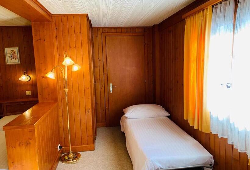 Номер Стандарт Трехместный, Hôtel Ecureuil Villars