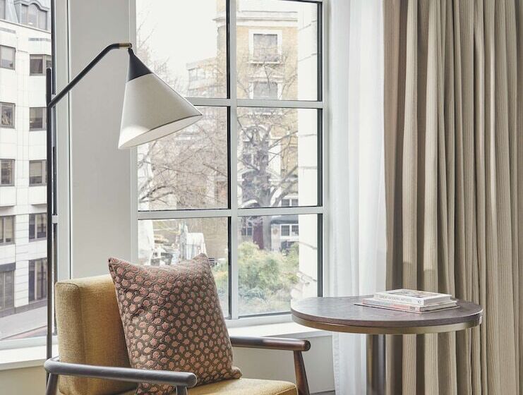 جناح, Hyatt Regency London Blackfriars