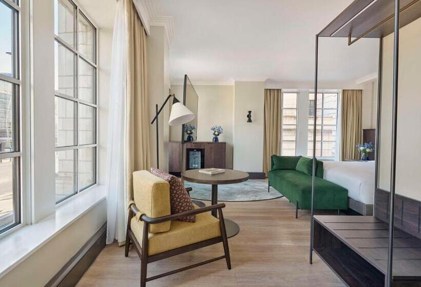 جناح, Hyatt Regency London Blackfriars