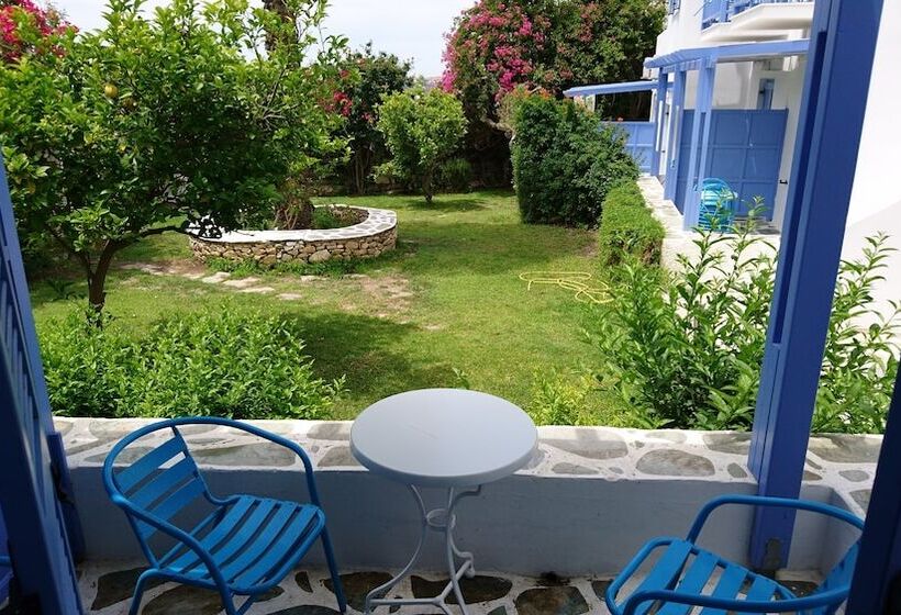标准三人间, Panorama Paros