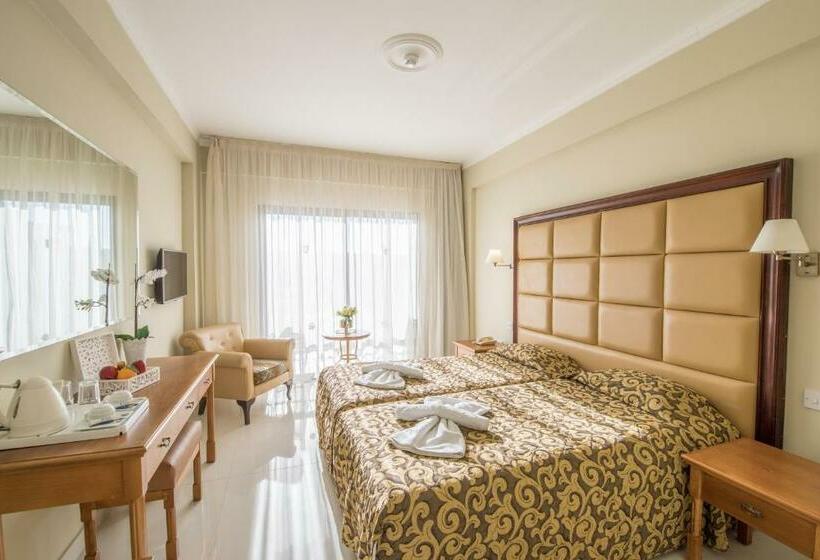 Номер Стандарт Вид на Бассейн, Tsokkos Gardens