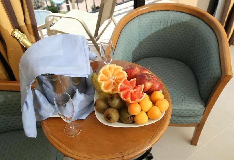 Номер Стандарт Вид на Бассейн, Tsokkos Gardens