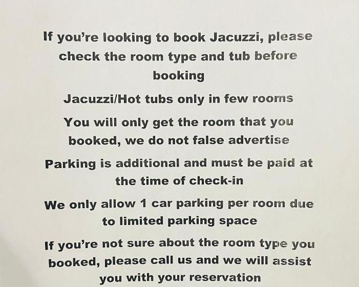 חדר משפחתי, Falls Lodge & Suites
