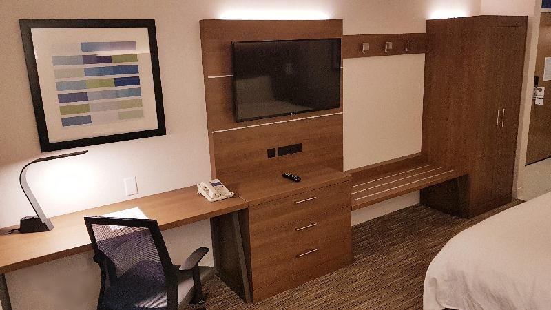 キングサイズベッドのスタンダードルーム, Holiday Inn Express And Suites Surrey, An Ihg