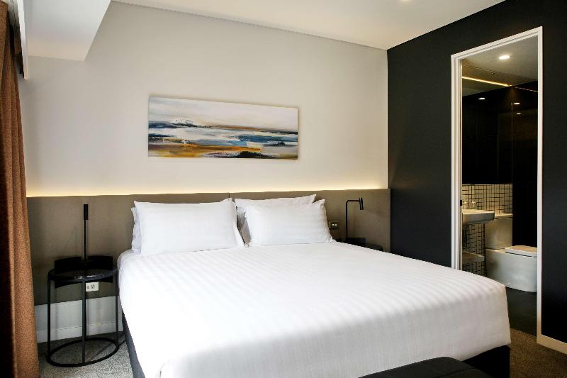 キングサイズベッドのスイートルーム, Radisson Hotel & Suites Fort Mcmurray