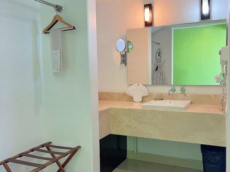 ジュニアスイート, Seven Crown Express & Suites By Kavia
