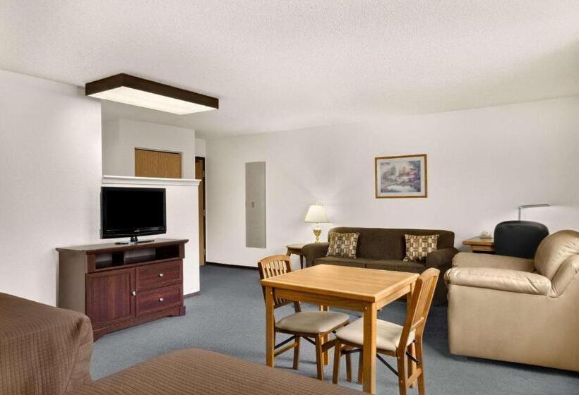 سوییت لوکس, Super 8 By Wyndham Williams Lake Bc